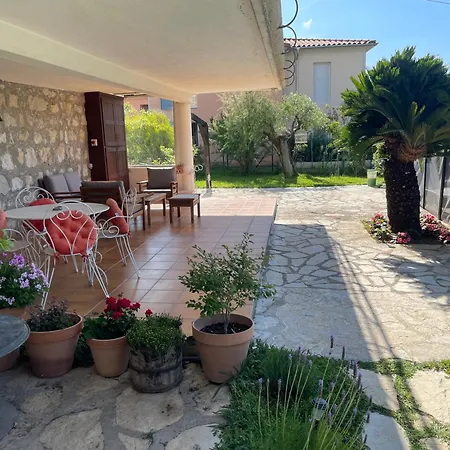 Bas De Villa Avec Acces Piscine Pres De Nice Cannes Monaco Carros Extérieur photo